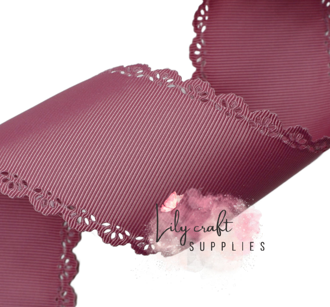 Rose mauve lace scalloped
